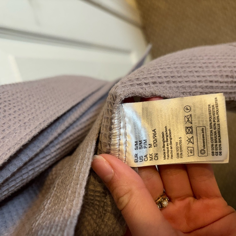 H&M Waffle Bath Robe - Picture 3 of 4